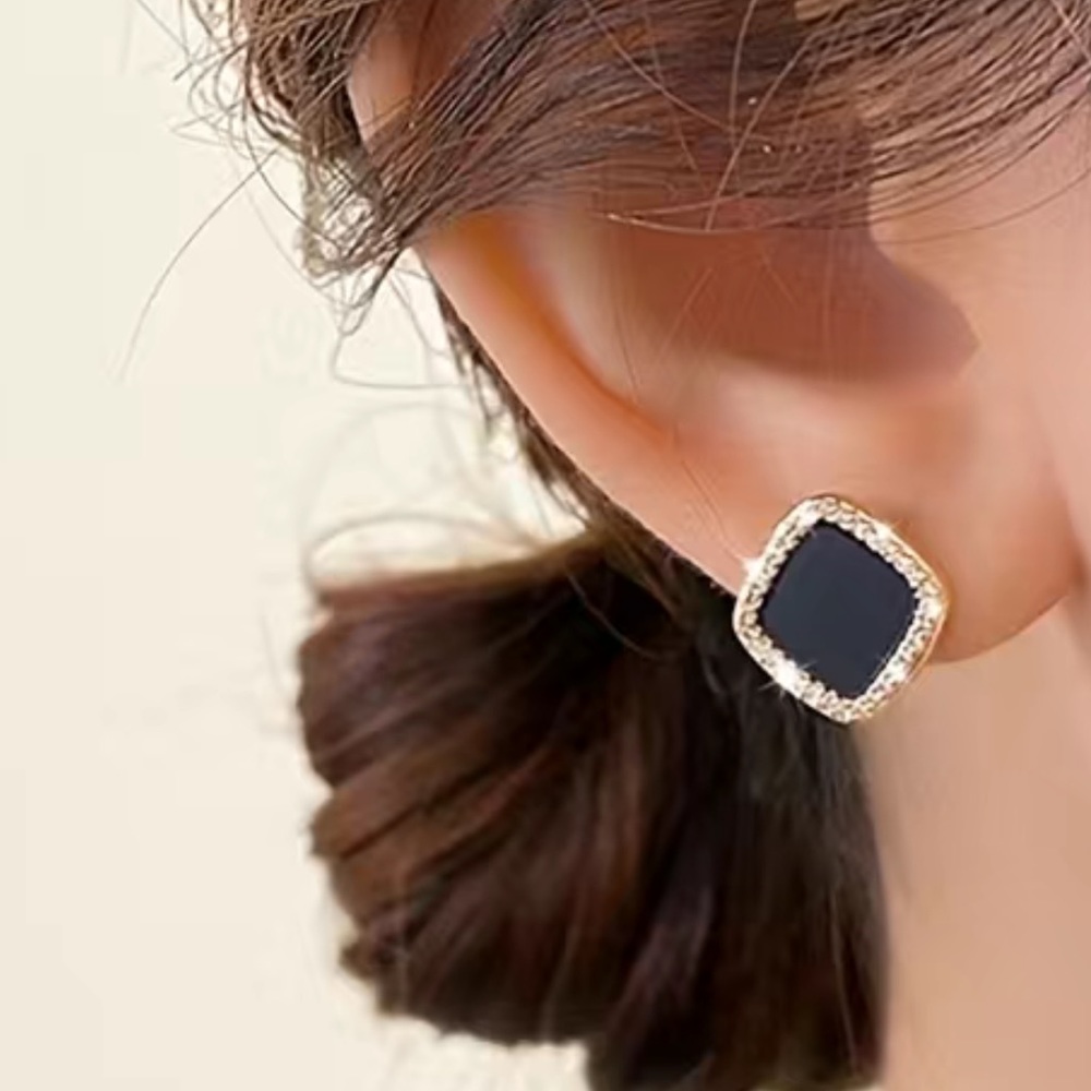 Elegant black studs with rhinestone border.